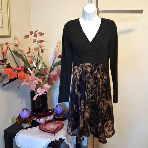 NWT Dolcezza Women's Unique Designed Long Sleeve V Neck Gray Midi Dress S - Picture 1 of 7